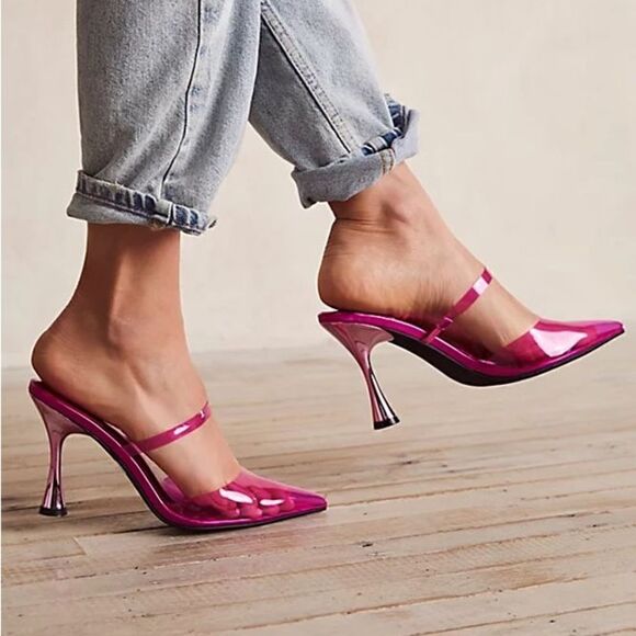 JEFFREY CAMPBELL
Mika Vinyl Heels - Fuchsia
$148 - Picture 1 of 6